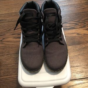 DOC MARTENS Canvas boot. Wmn SIZE 6 US